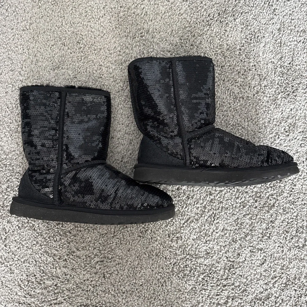 UGG Australia Black Sequin Lined‎ Boots Women US 6